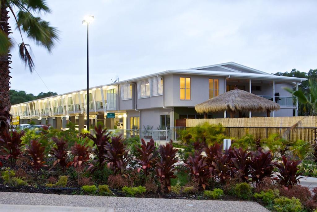 The Coast Motel Yeppoon Exterior photo